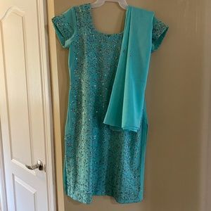 Indian / Pakistani Pyjami Suit with Dupatta in Turquoise - Size 6